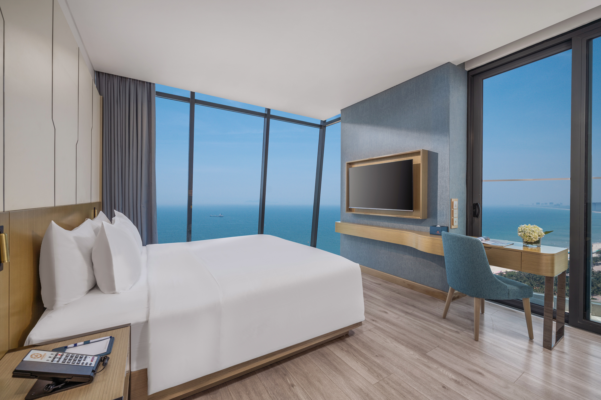 Family Ocean Front View 02 bedrooms