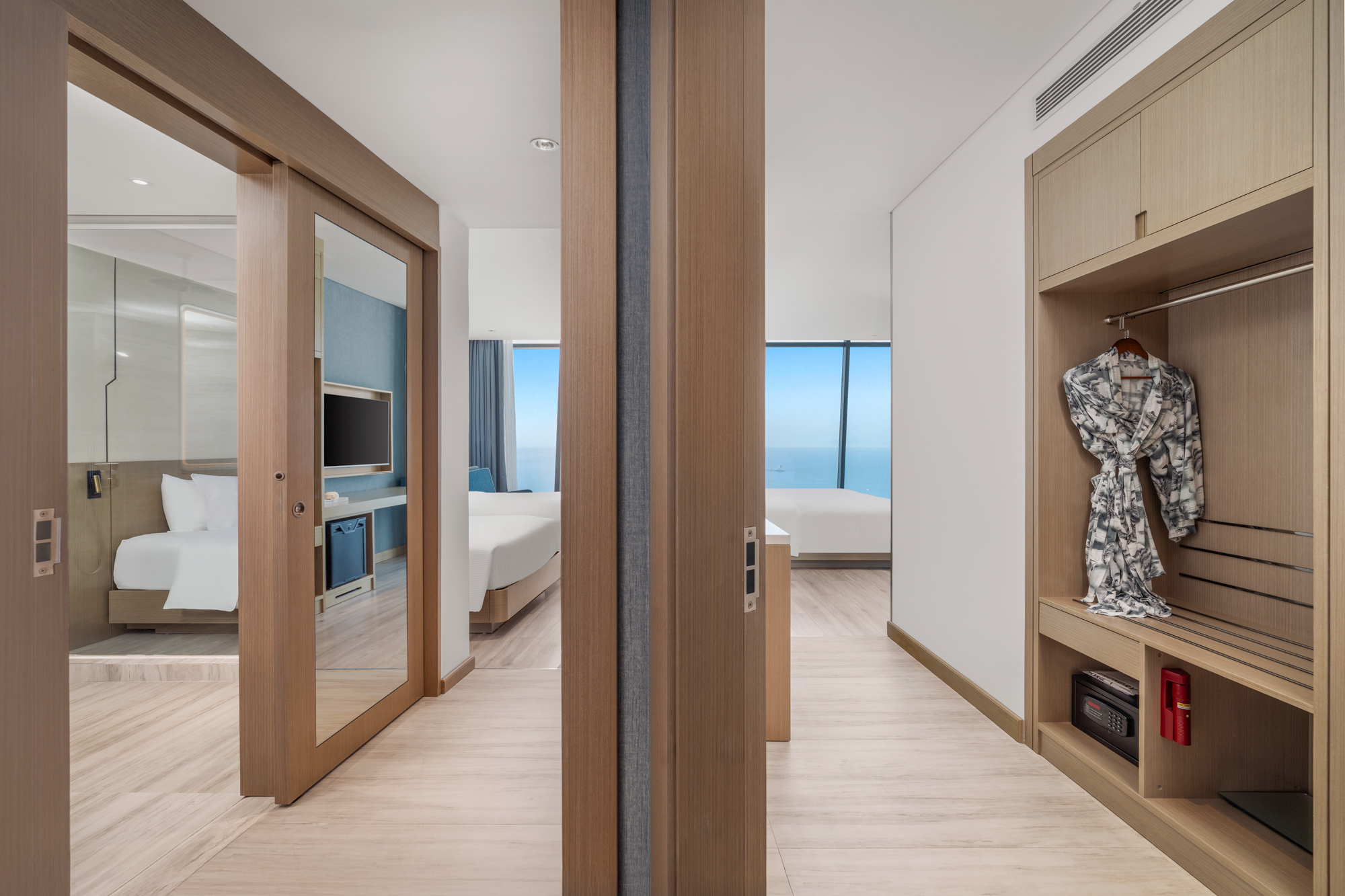 Family Ocean Front View 02 bedrooms