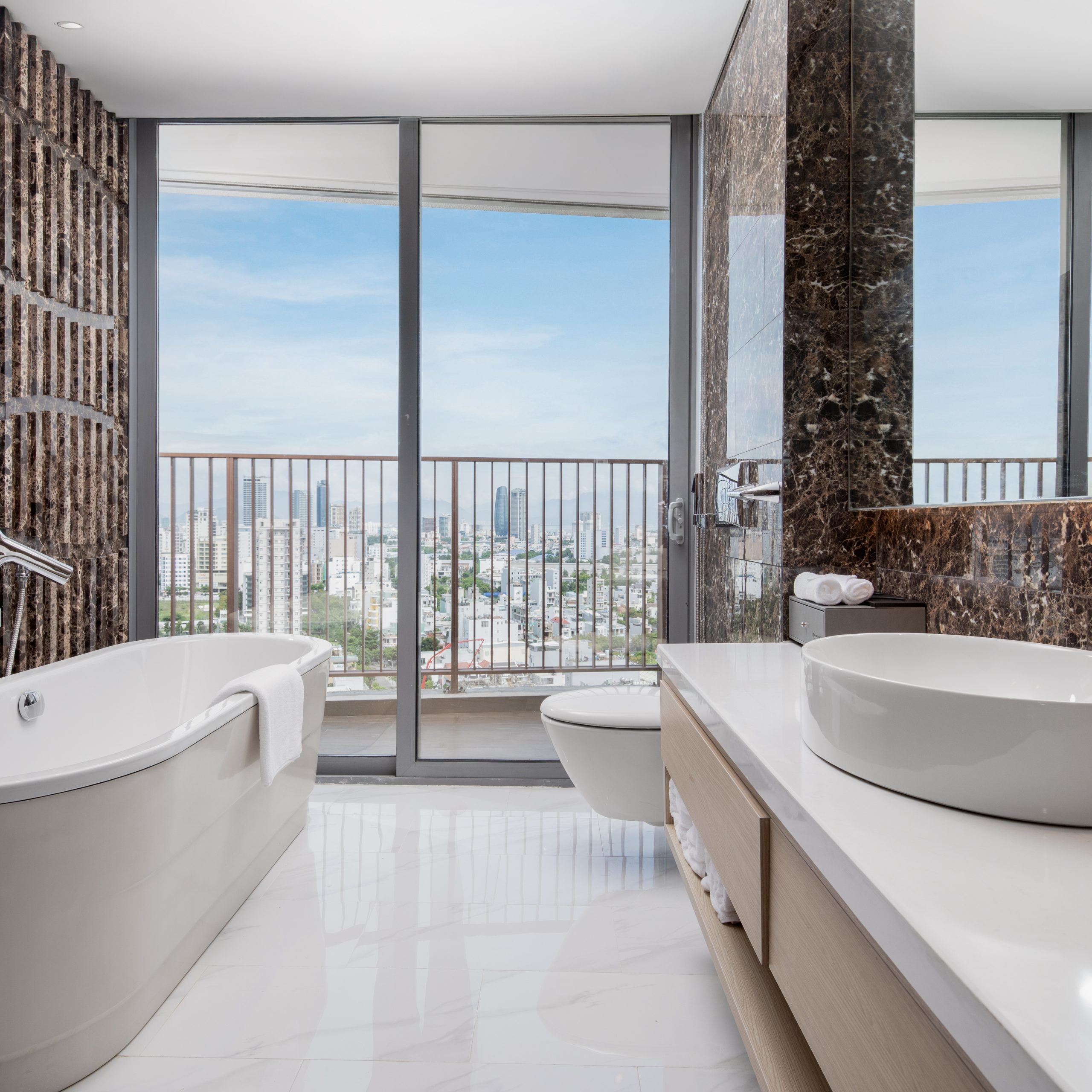 1 Bedroom Family Suite, City view