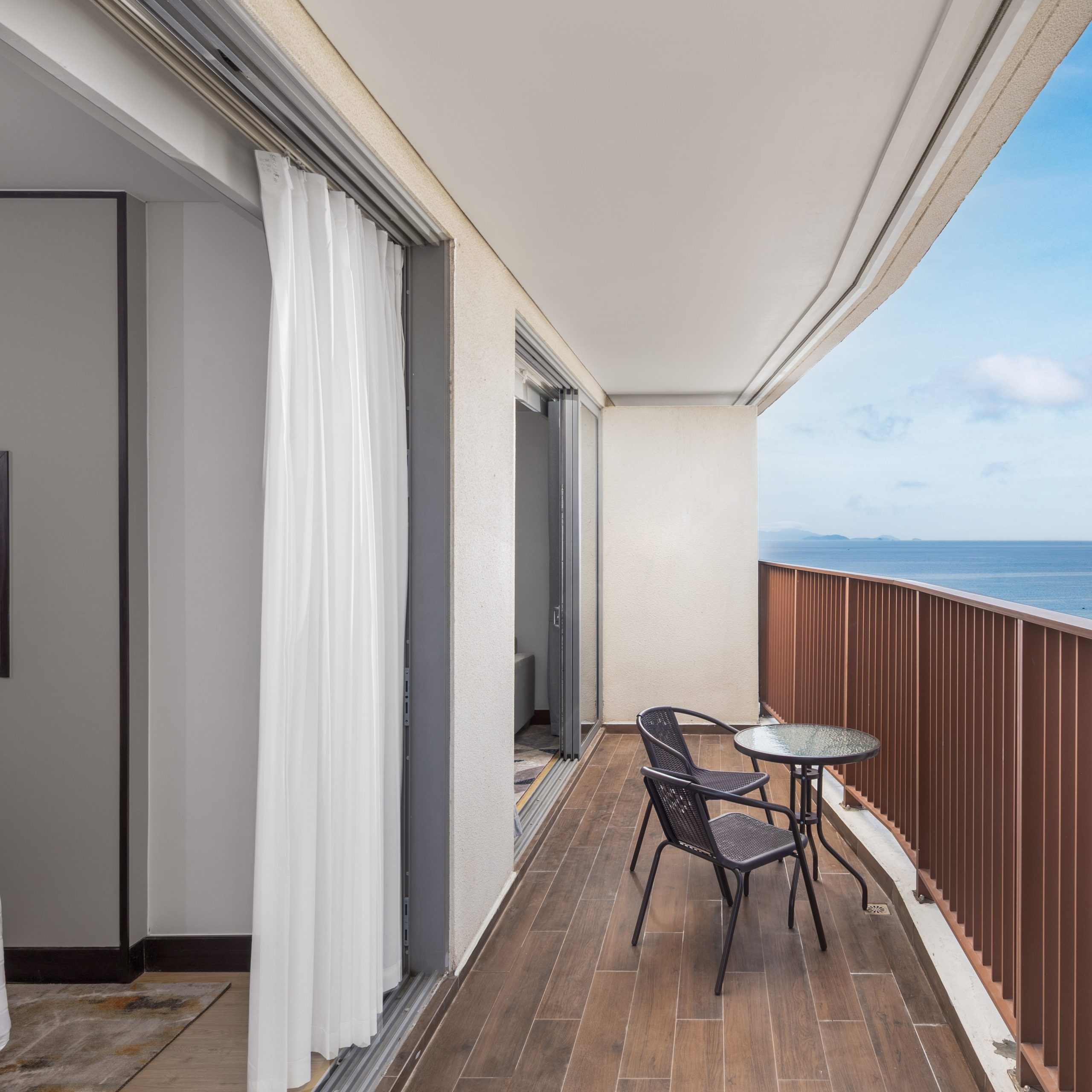 1 Bed-room Family Suite, Partial Sea view
