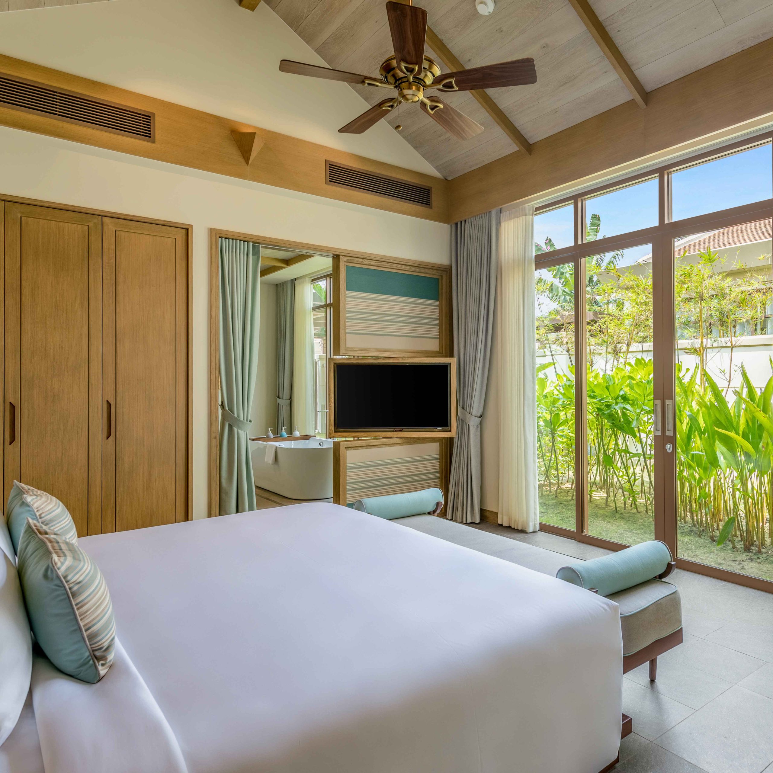 Five Bedroom Beachfront Pool Villa