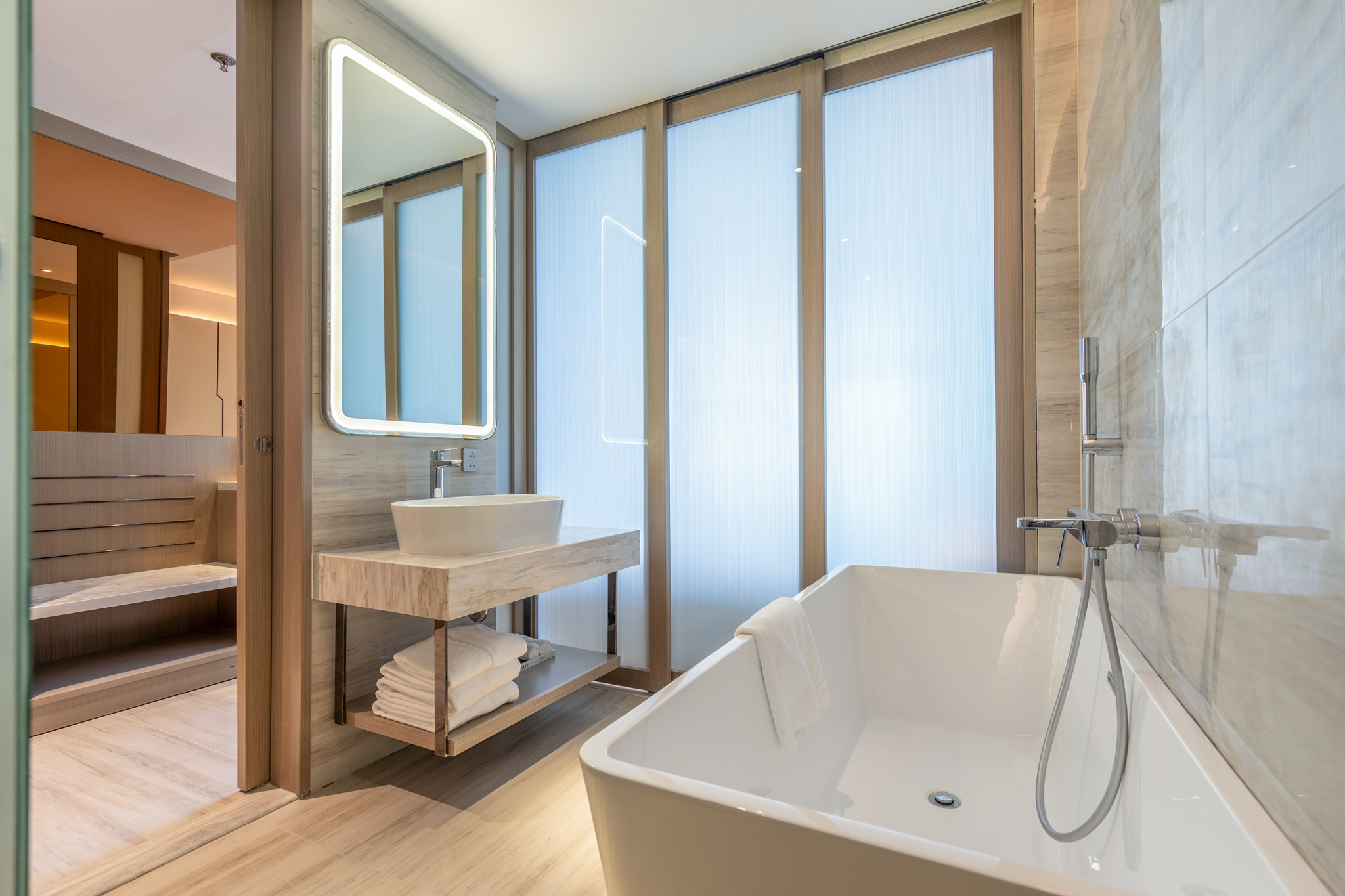 Premier Deluxe Partial Sea View (Double/Twin)