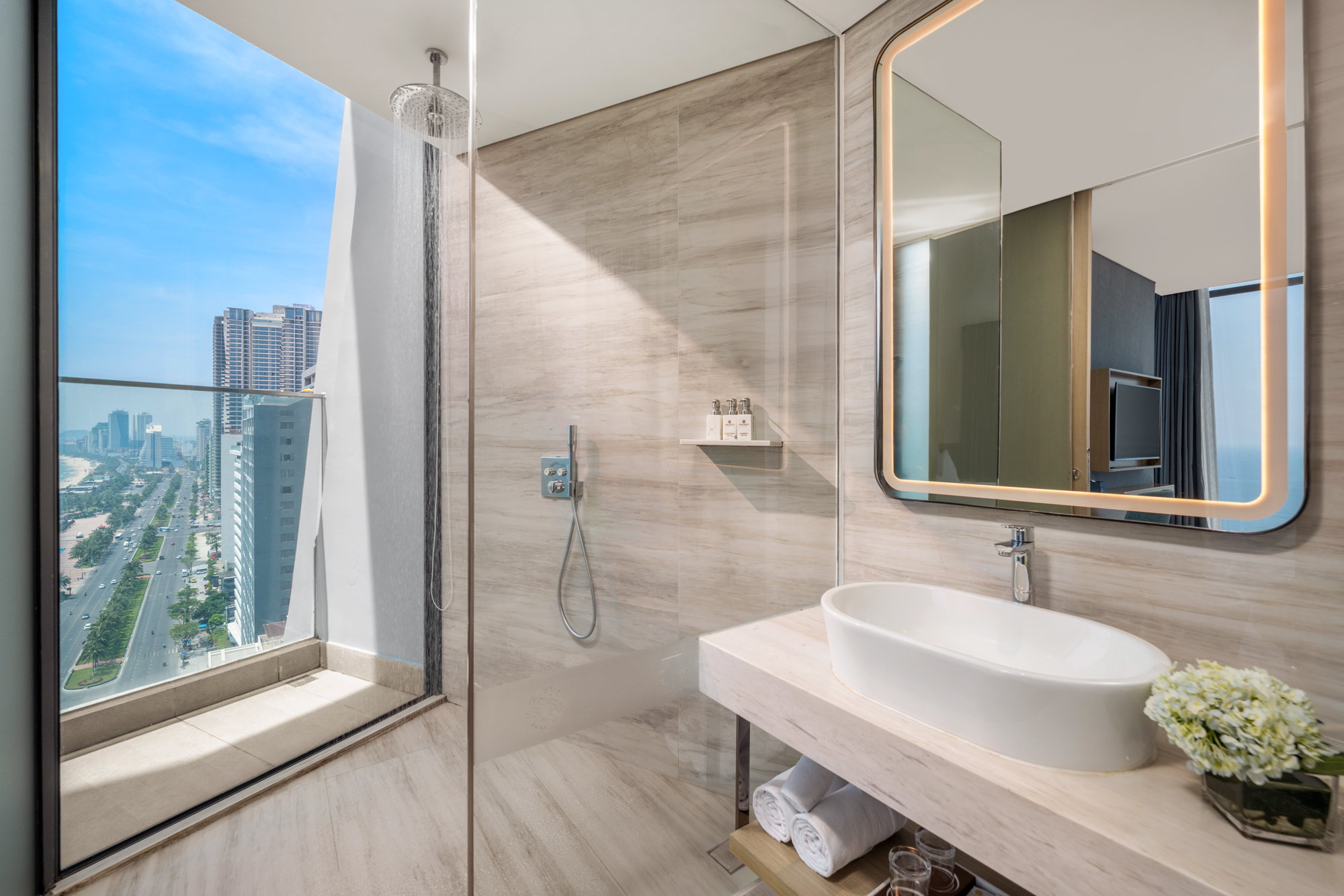 Family Ocean Front View 02 bedrooms