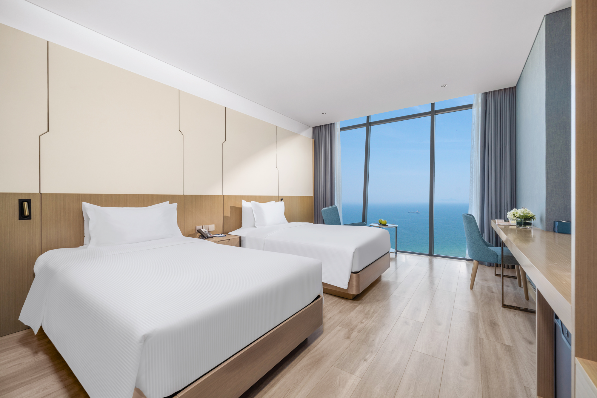 Family Ocean Front View 02 bedrooms