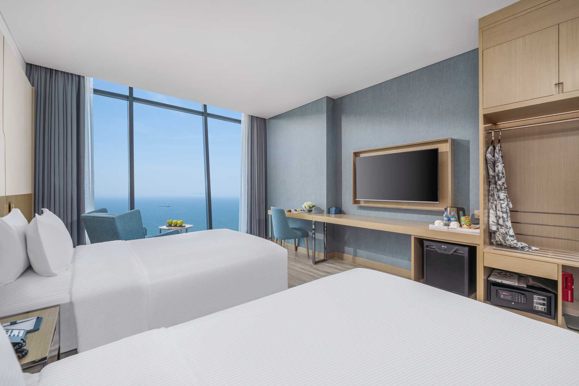 Family Ocean Front View 02 bedrooms