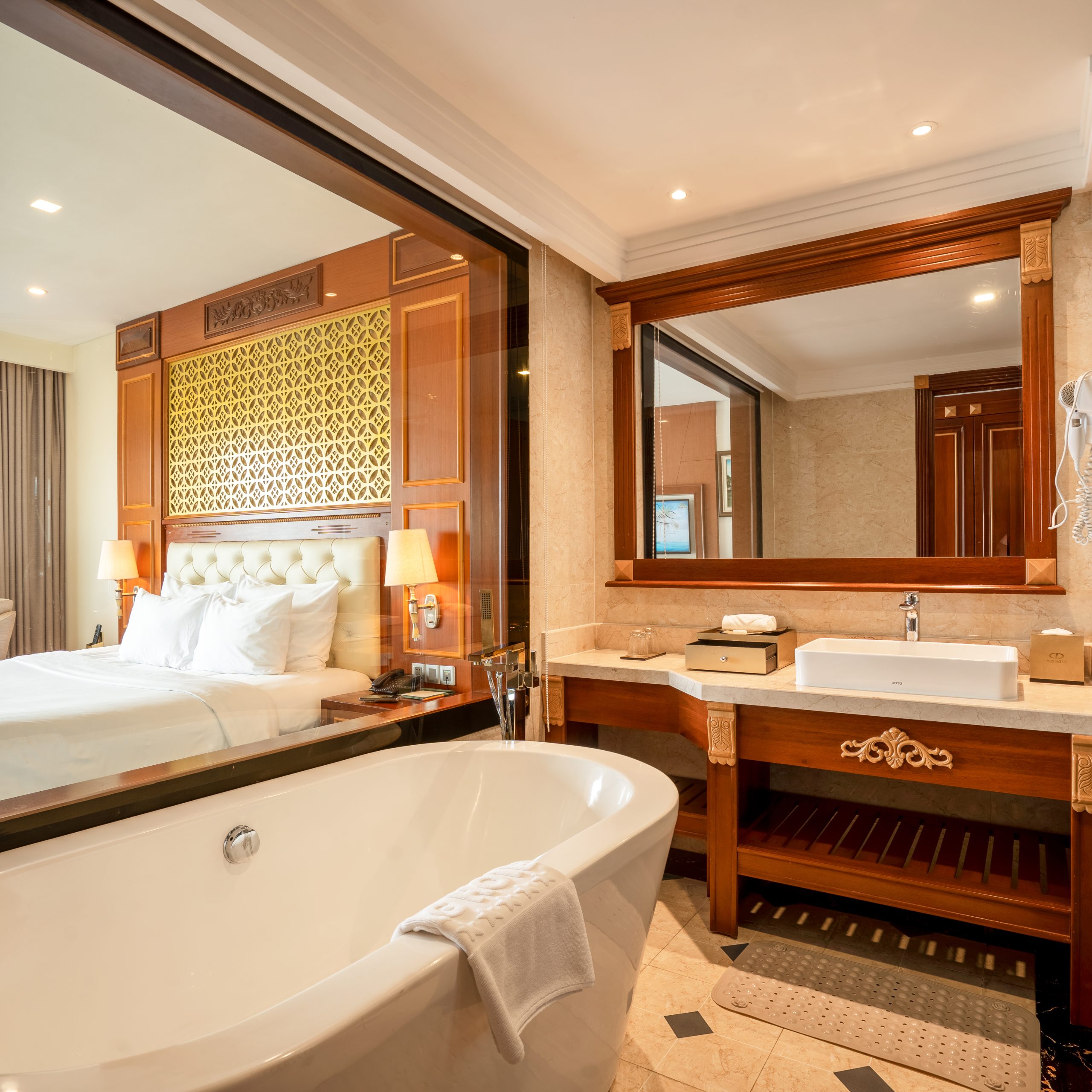 Premier  Deluxe King Ocean View