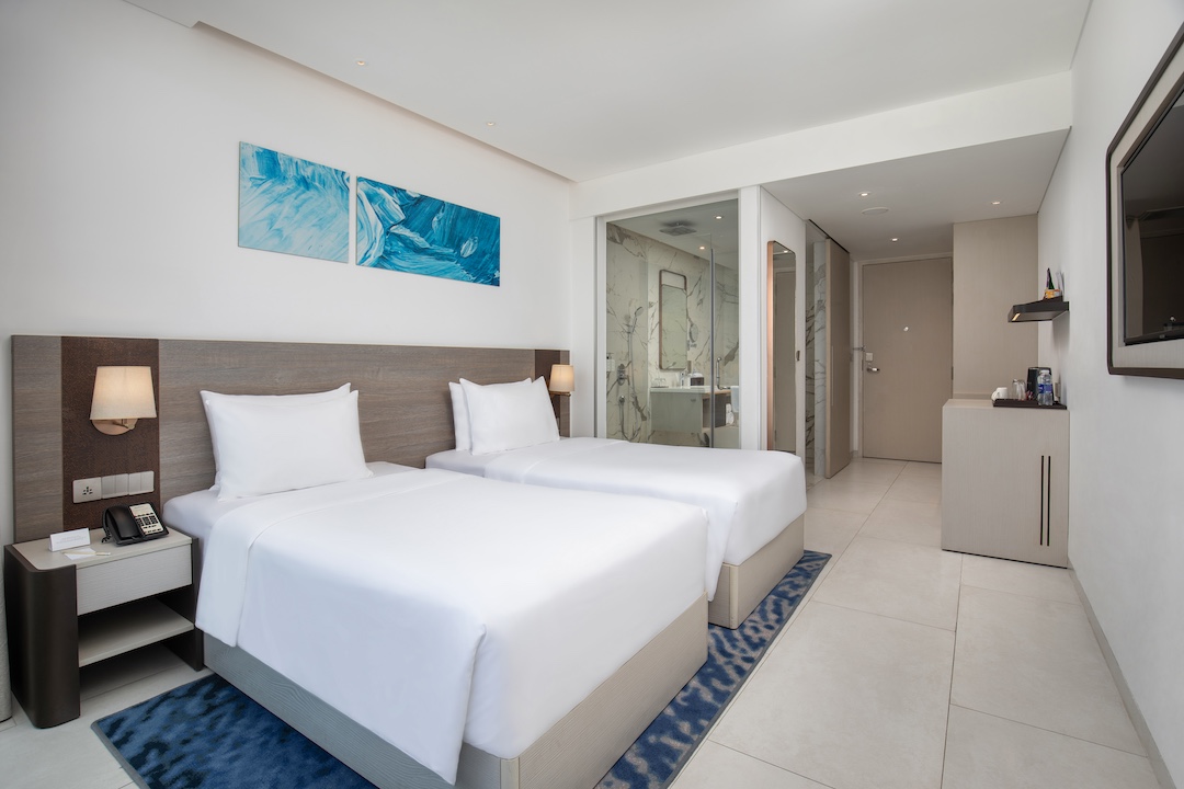 Deluxe Ocean View (Partial Ocean)