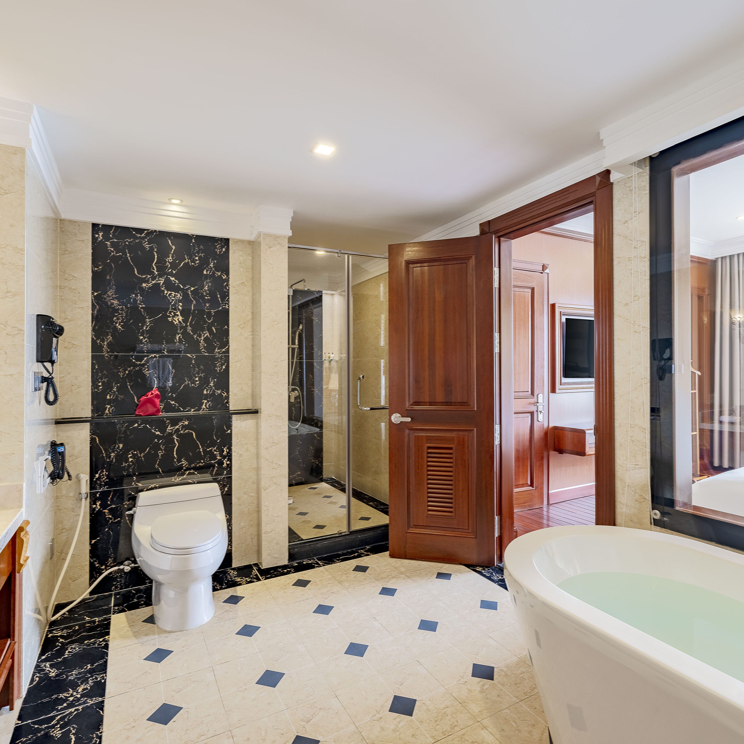 Executive Suite Ocean Front