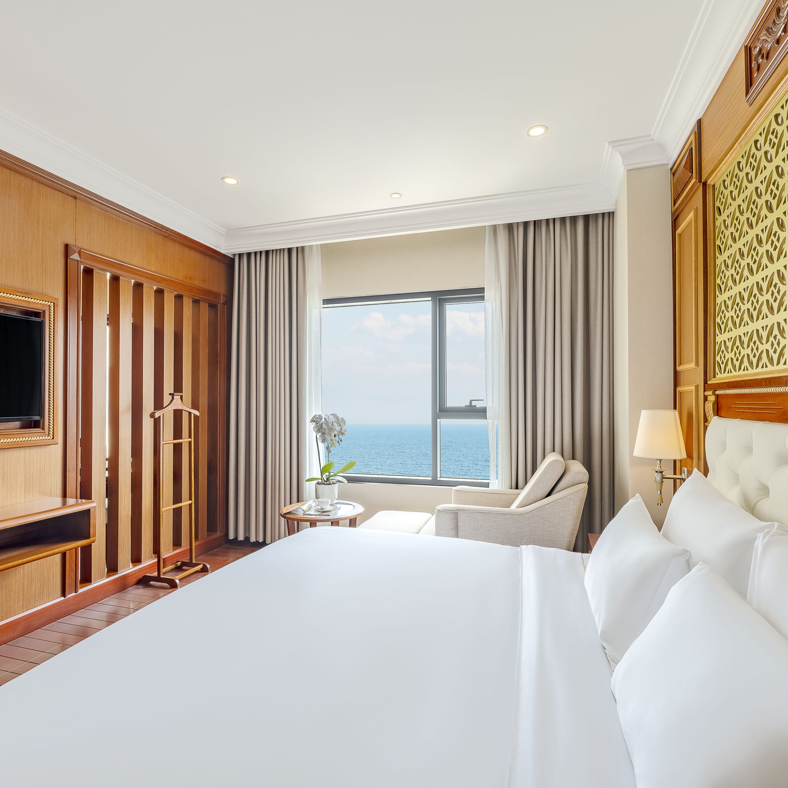 Executive Suite Ocean Front