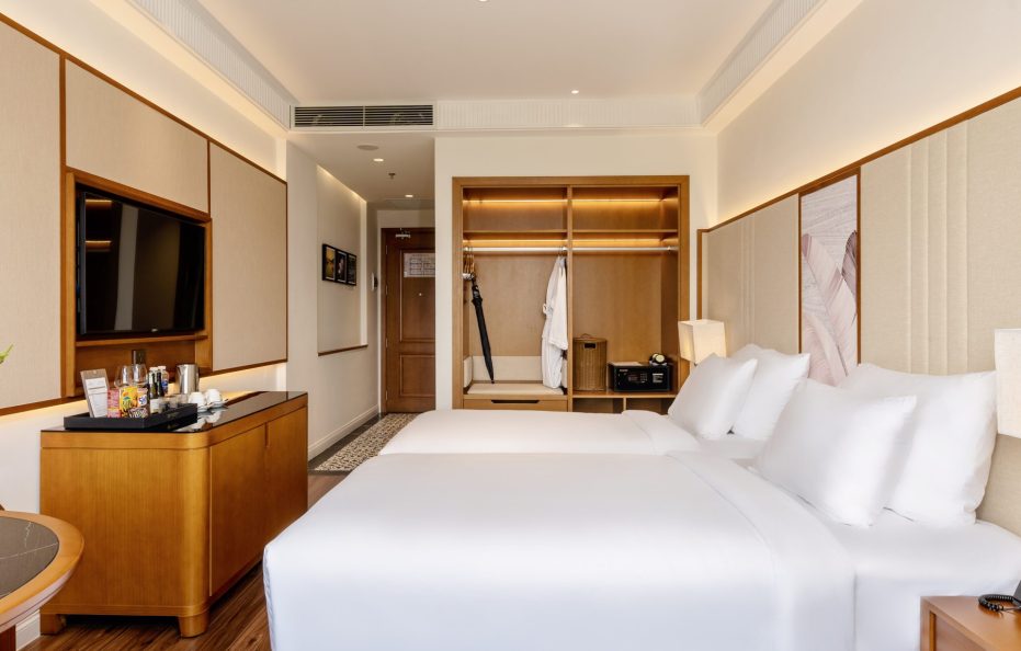 Premier Twin/ Double with window/ balcony