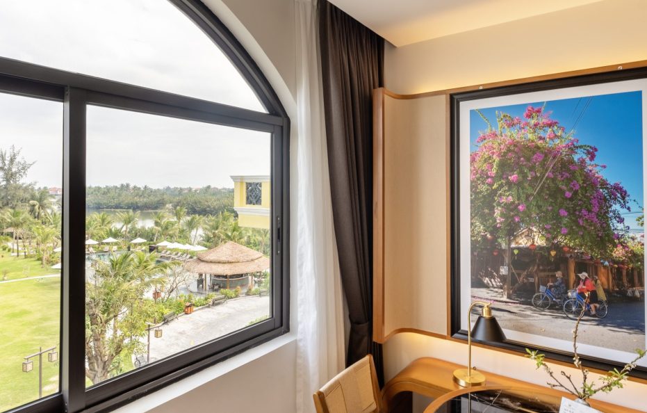 Premier Twin/ Double with window/ balcony