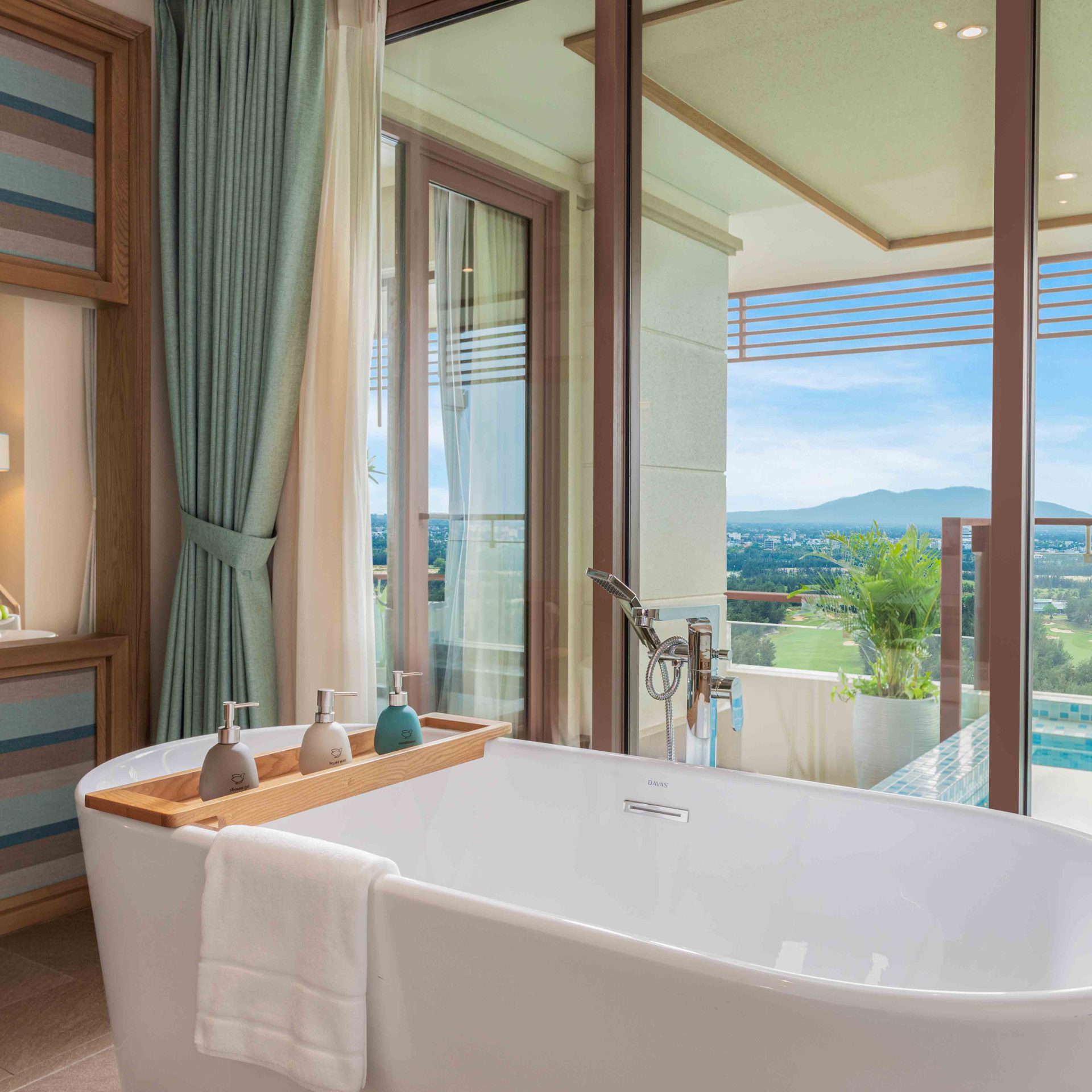 Golf View Pool King Suite