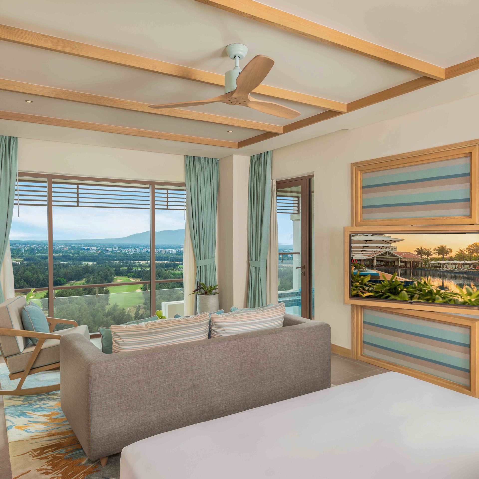 Golf View Pool King Suite