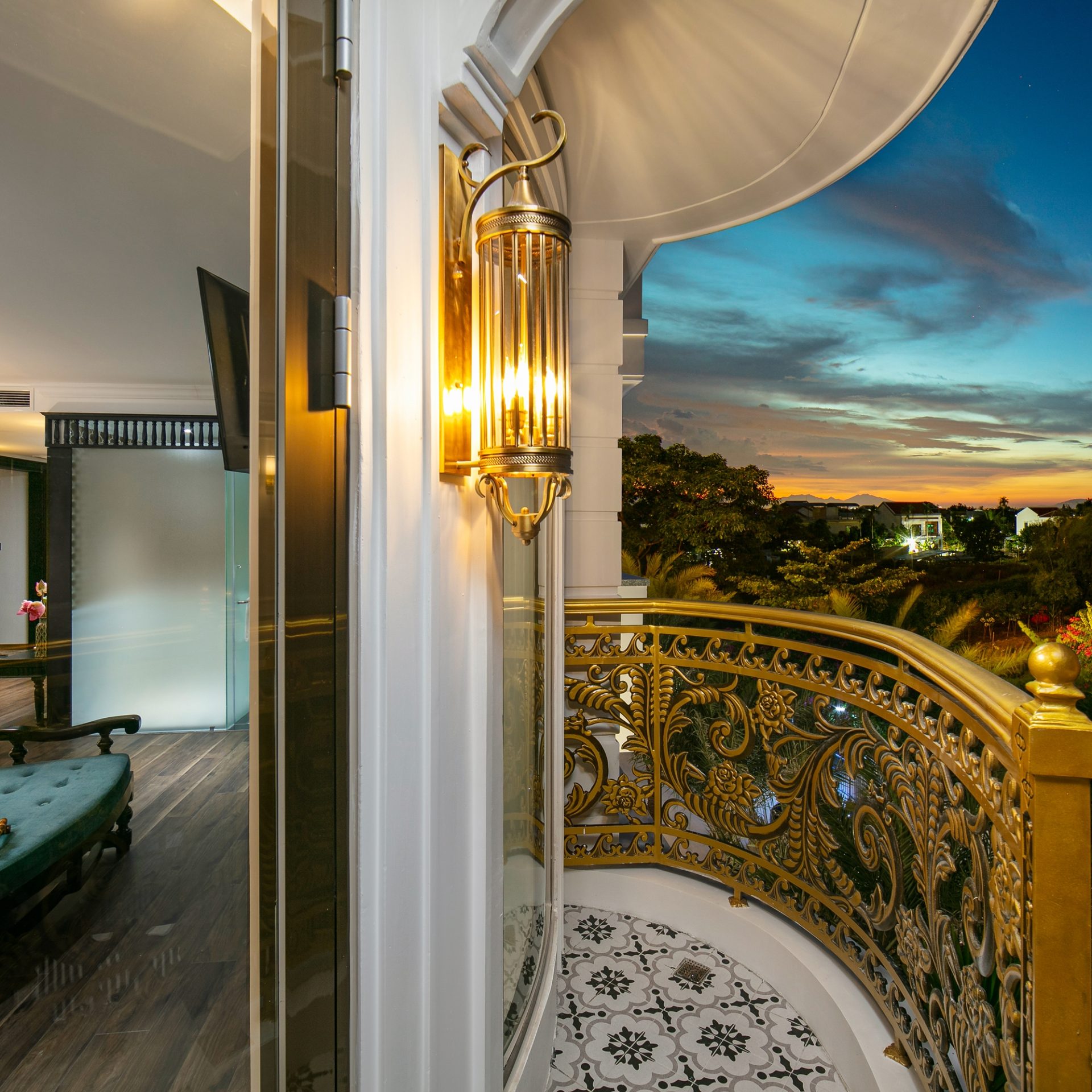 Luxury Indochine Suite with Balcony Garden view
